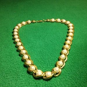 Vintage 9" Necklace Pearl & Gold Linked Costume..